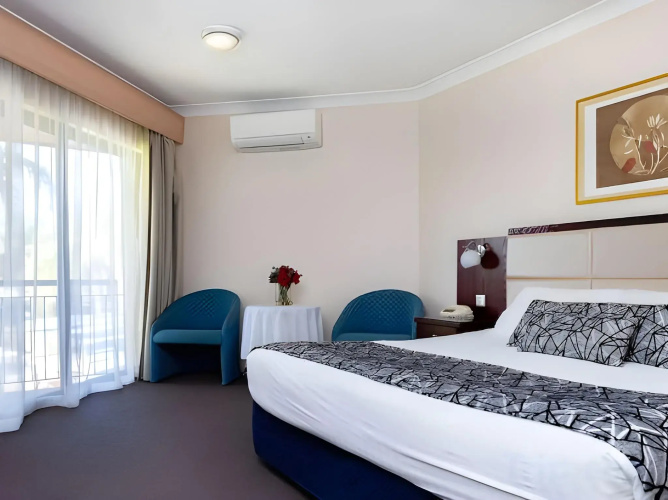 Charbonnier Motor Inn