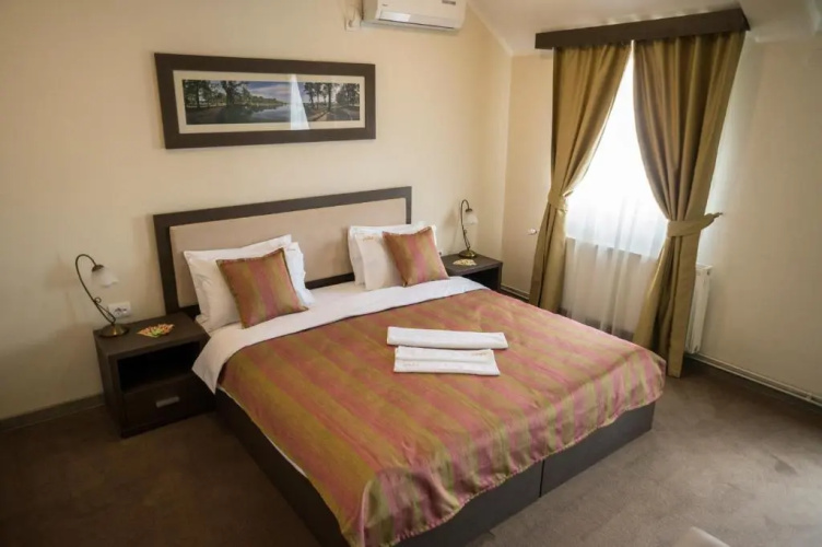 Hotel Ema