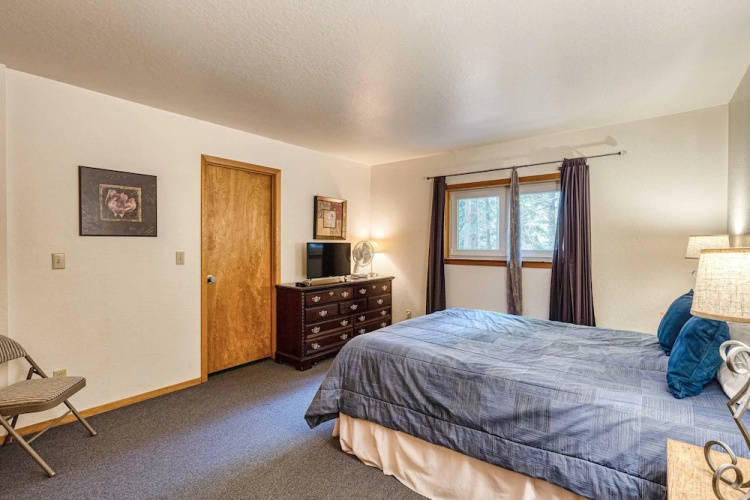 11640 St Bernard Dr - 6 Br Home
