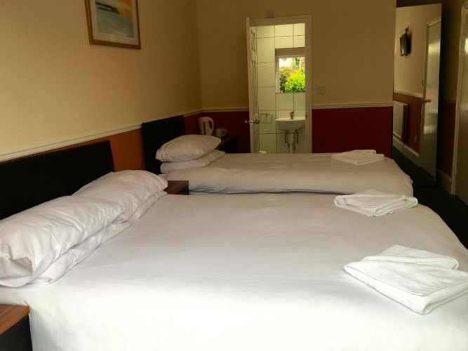 Standard Triple room