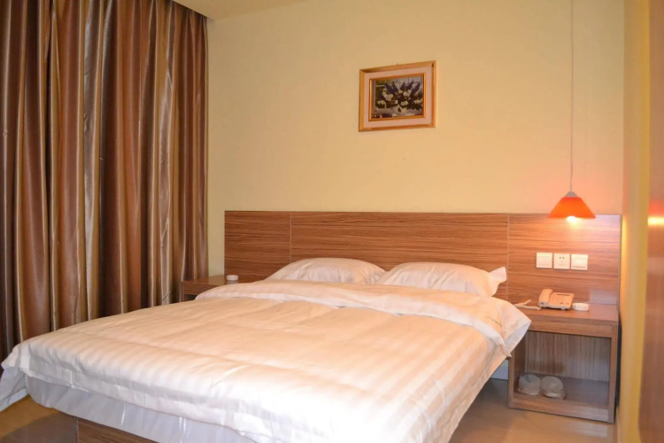 Qingdao 678 Hotel