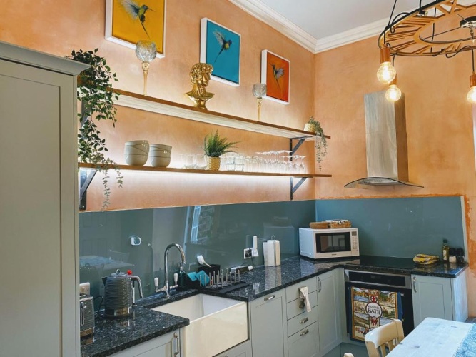 2 Bedrooms Apartment