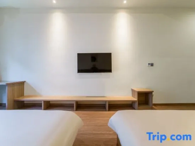 Standard Family room with garden view