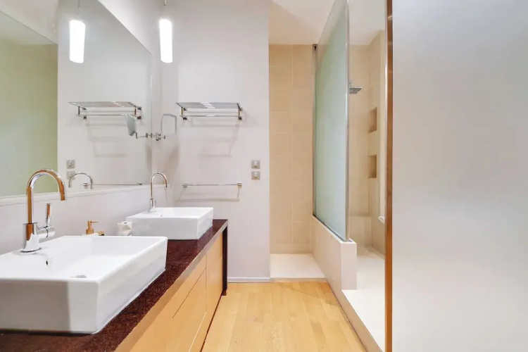 Fabulous House : a Gem in Chic Western Paris