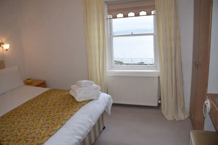 2 Bedrooms Comfort Apartment with sea view