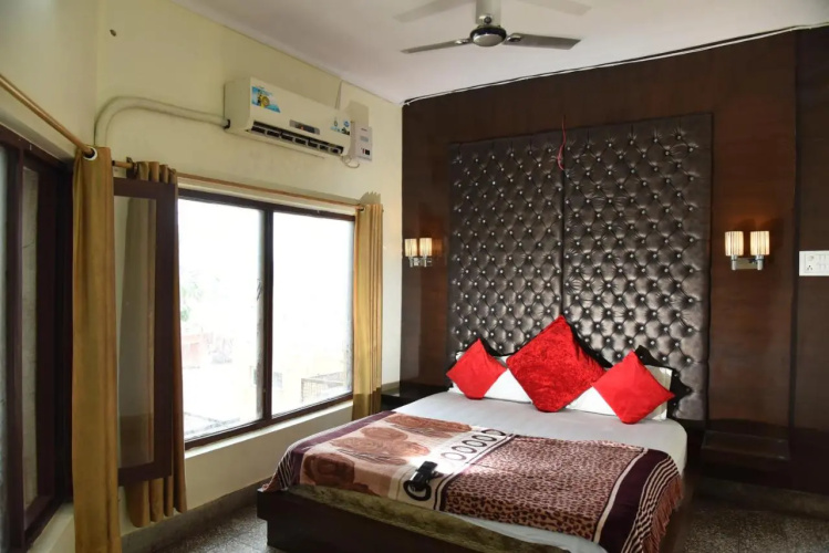 Hotel Ganga Basin