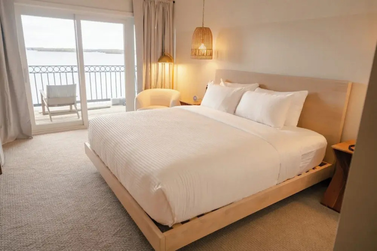 The Shoreline Hotel