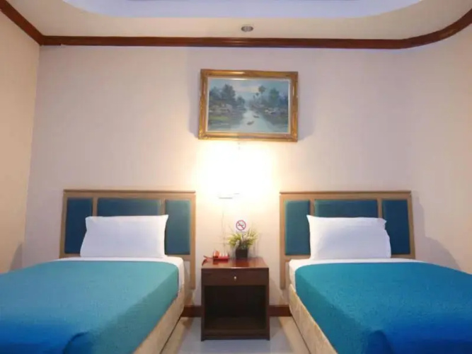 Max One Hotel
