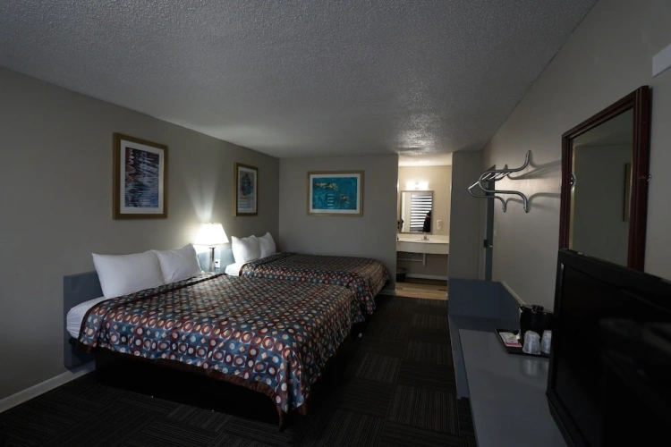 Standard Quadruple Basement room