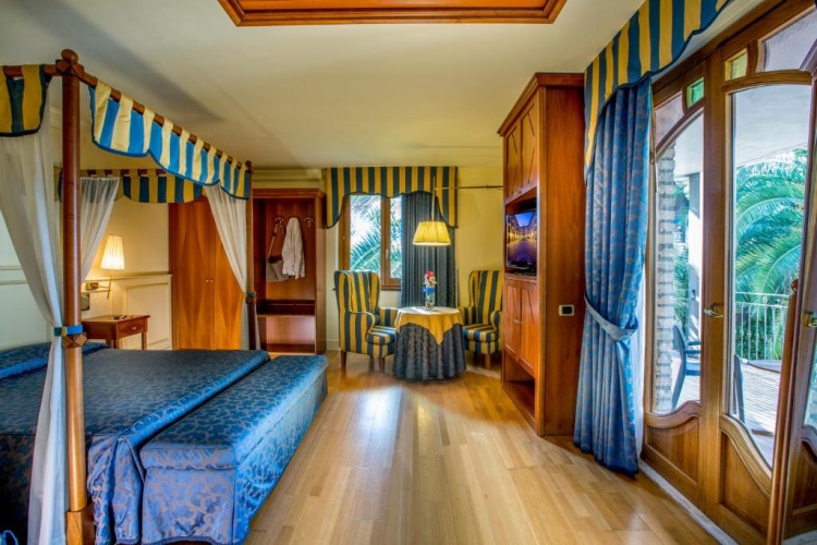 Suite with balcony
