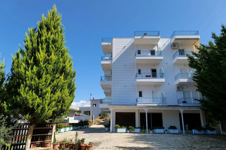 Stunning 2-bed Apartment in Sarandë