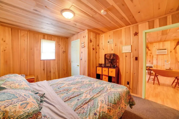 Rustic Cabin on Farm ~ 4 Mi to Kentucky Lake!