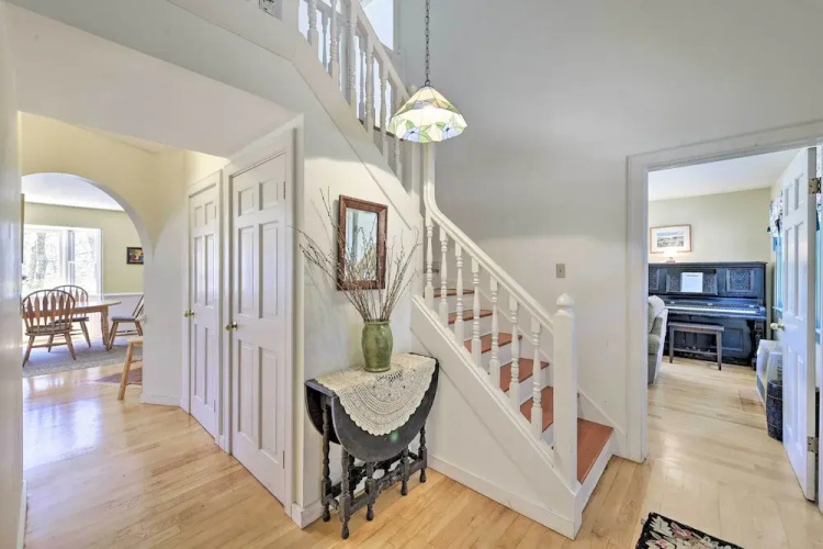 Peaceful Chilmark Farmhouse by Menemsha Beach
