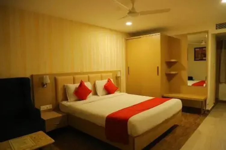 Rain Tr33 Hotel