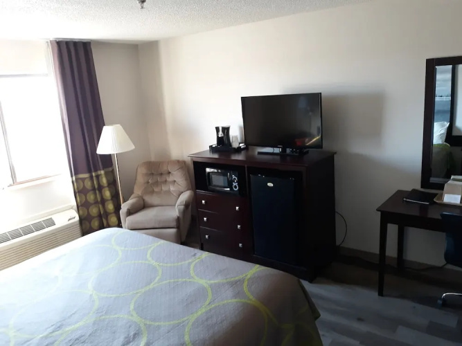 Super 8 Bethany Mo