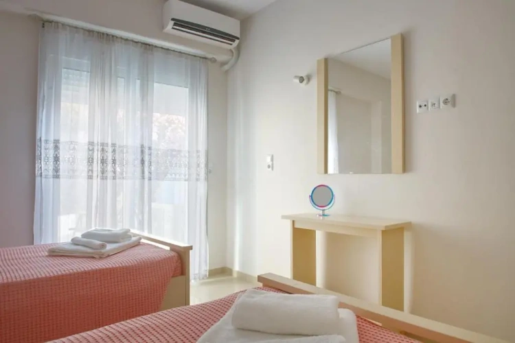 2 Bedrooms Villa