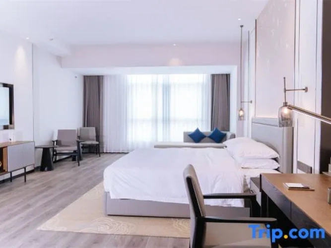 Executive Suite with lake view
