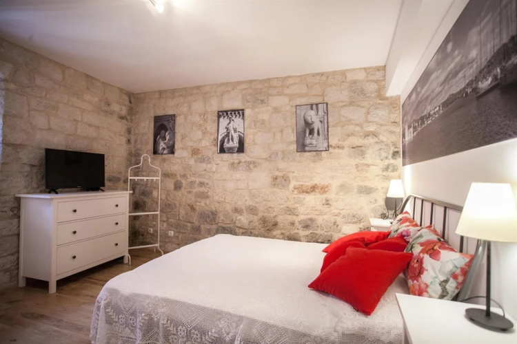 Apartment and Room Ursa