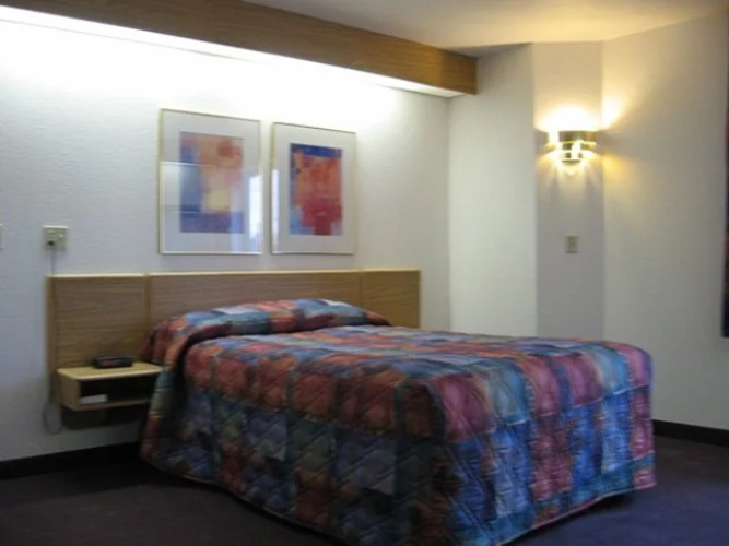 Motel 6 Markle