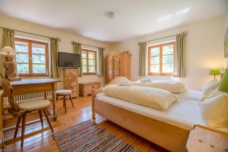 2 Bedrooms Apartment