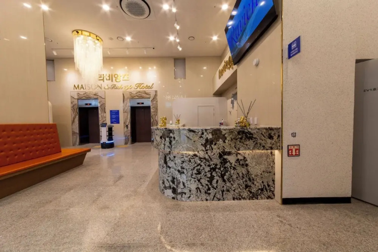 Raviens Maison de Hotel