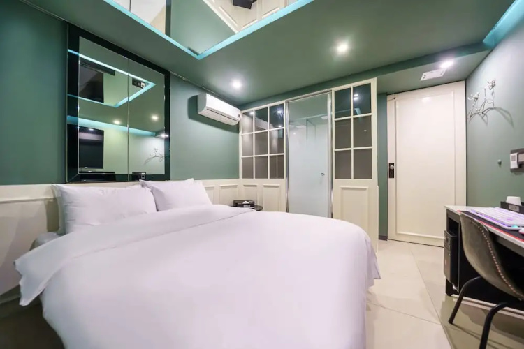 Shinchon Wol Hotel