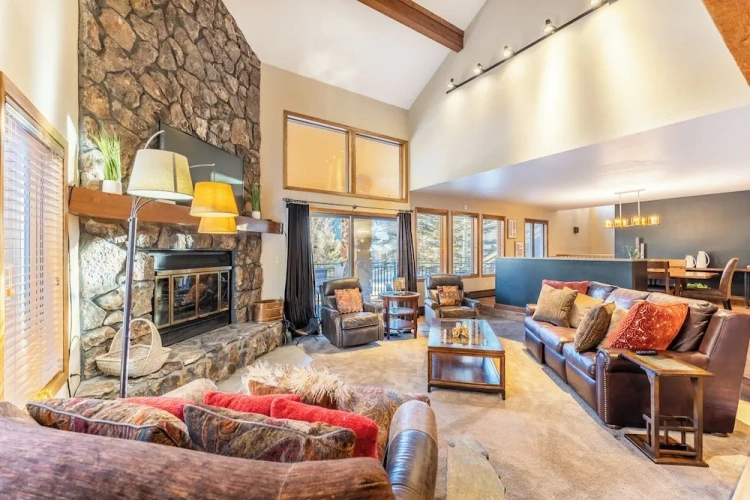 4 Bedrooms Villa