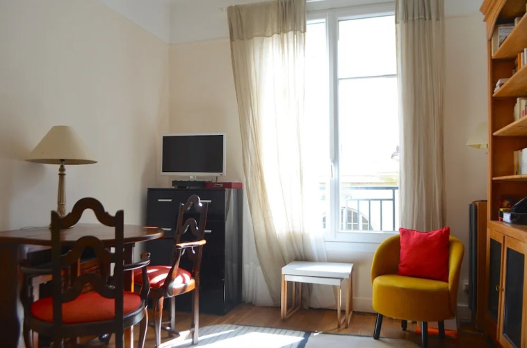 Bright Montmartre 1 Bedroom Flat - Image 8