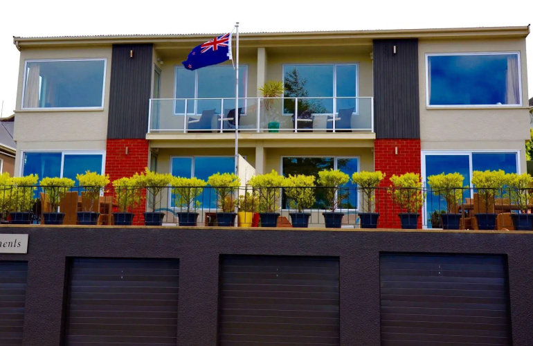 Roslyn Apartments