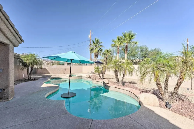 Pool + Jacuzzi: Lake Havasu Home!