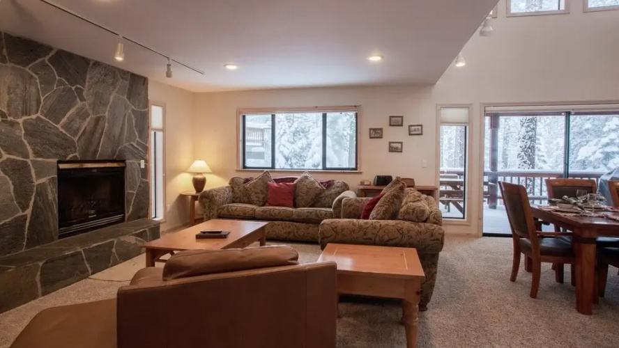 1620 Deer Path