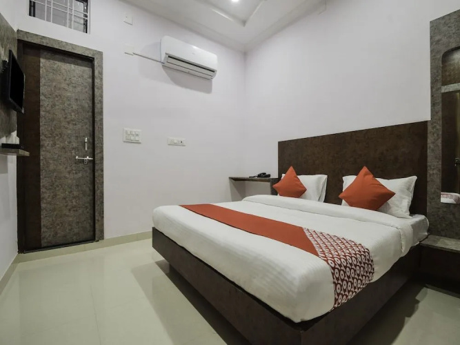 OYO 26580 Hari Krishna Palace