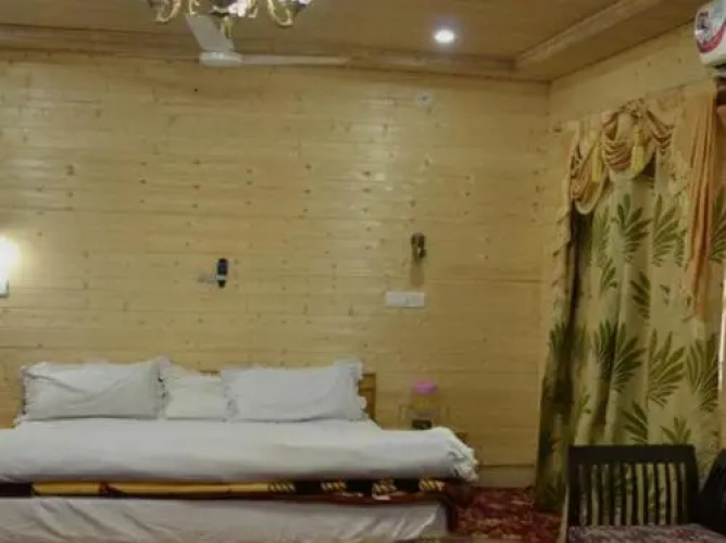 Hotel GRG Residency