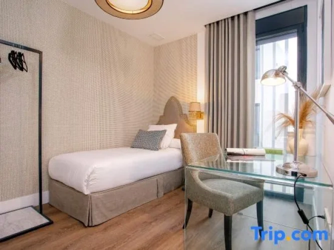 3 Bedrooms Apartment