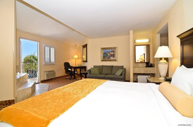 Laguna Brisas - A Beach Hotel