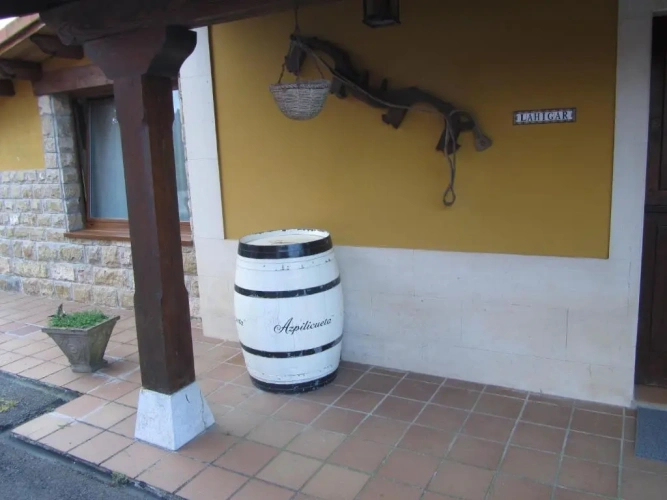 4 Bedrooms Cottage