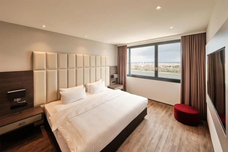1 Bedroom Suite with view