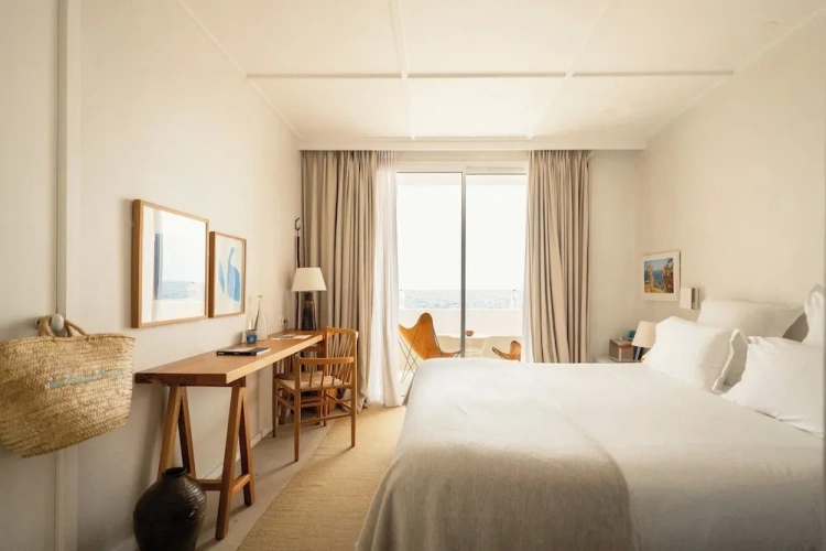 Classic room with balcony
