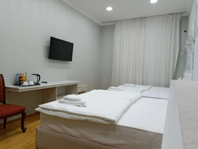 Queens 2 Hotel