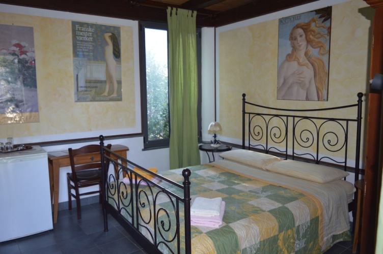 Standard Triple room