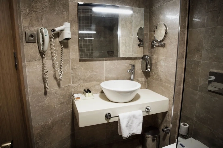 Deluxe Quintuple Suite