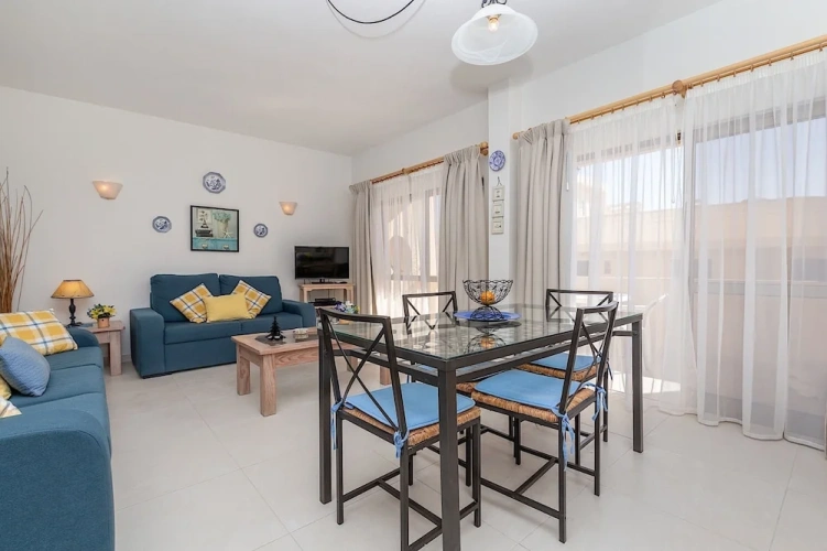 2 Bedrooms Apartment with balcony
