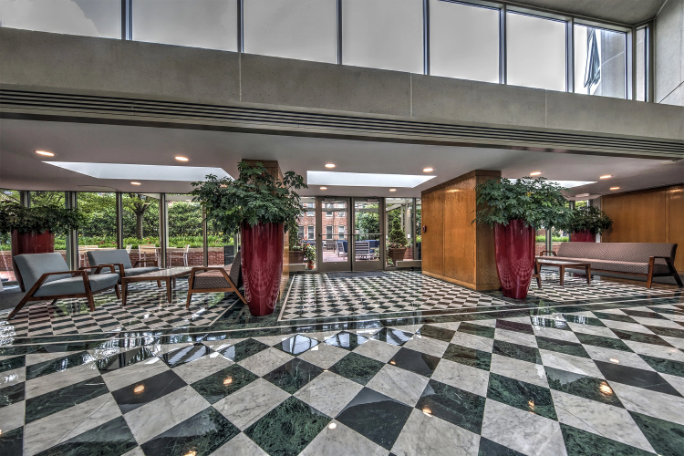 Upscale Apt with everything you need!