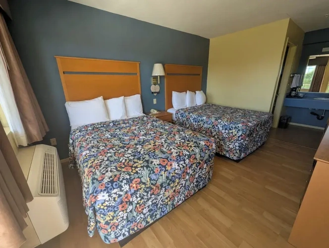 Deluxe Quadruple room with street view