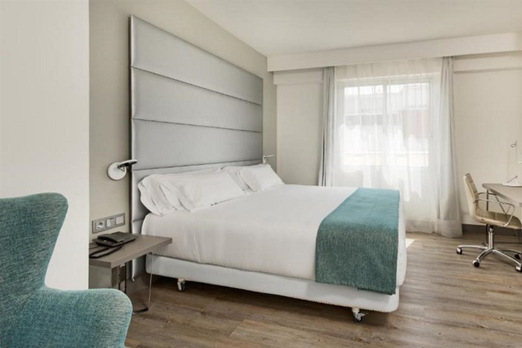 NH Madrid Zurbano photo 6