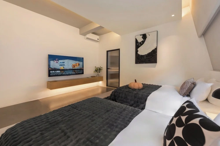 Economy Twin room with land view