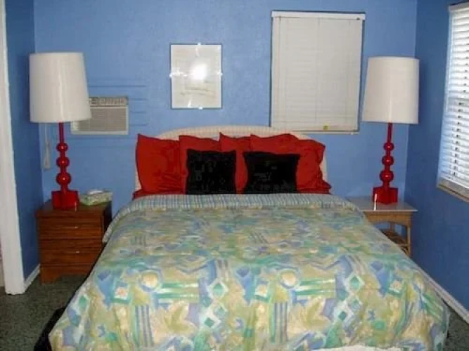 Knolls Court Motel