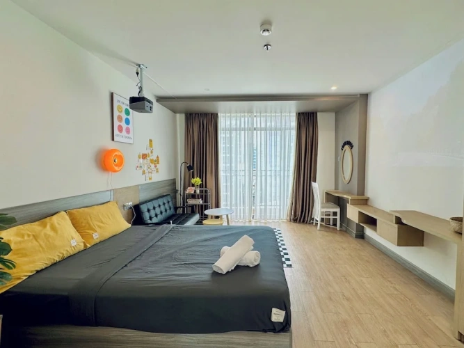 Deluxe Studio