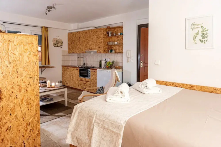 Downtown Central Suite With Private Parking