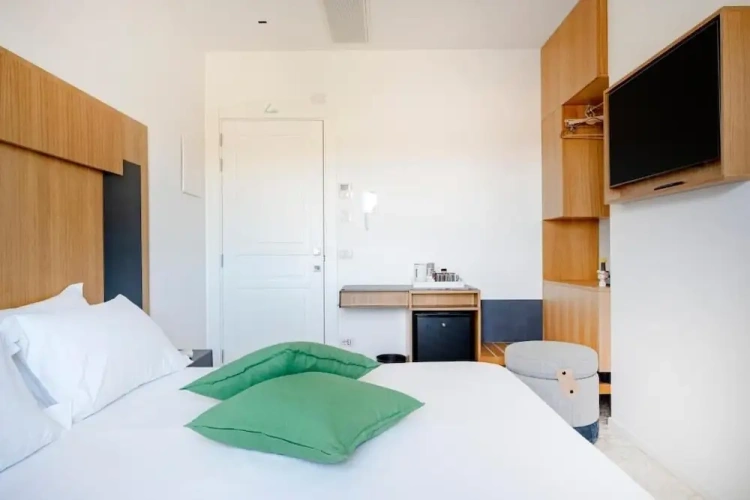Standard Double room with city view